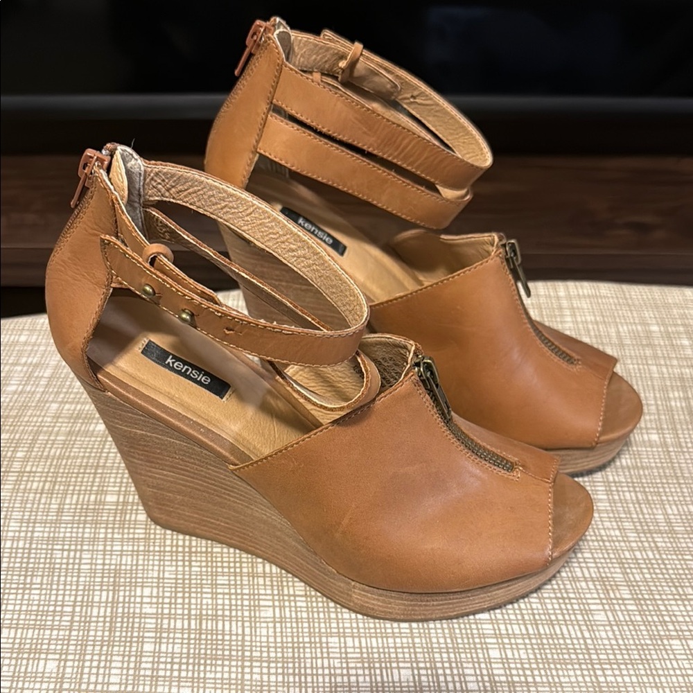 Kensie Women's Tan Wedge Sandals